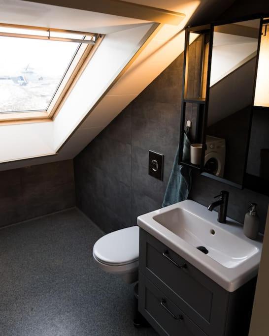 Апартаменти Scenic Penthouse - Ocean View & Skylight Windows Siglufjordur Екстер'єр фото
